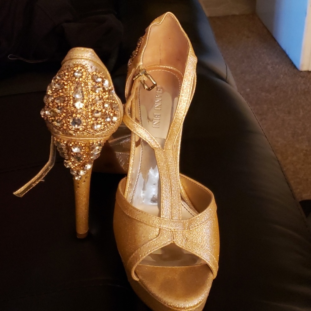 Heels - Picture 3 of 3